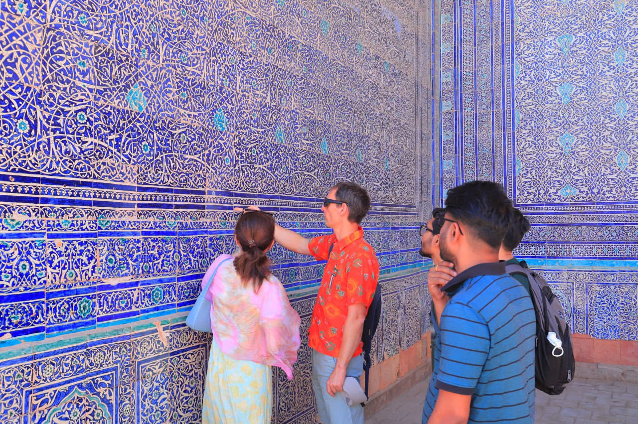 A CIMPA School on Lattices, Heights and Diophantine Approximation Urgench State University, Urgench, Uzbekistan